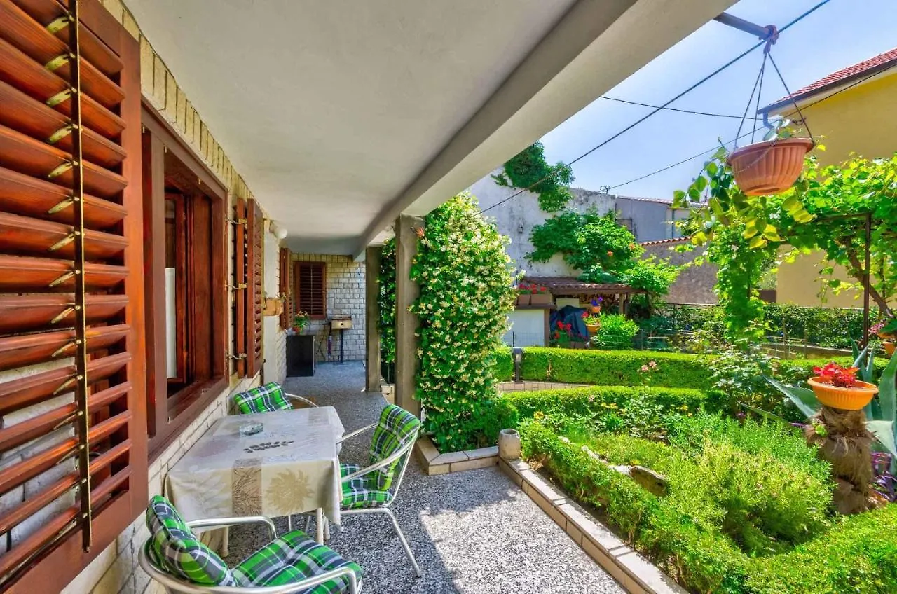 Apartment In Selce 5803