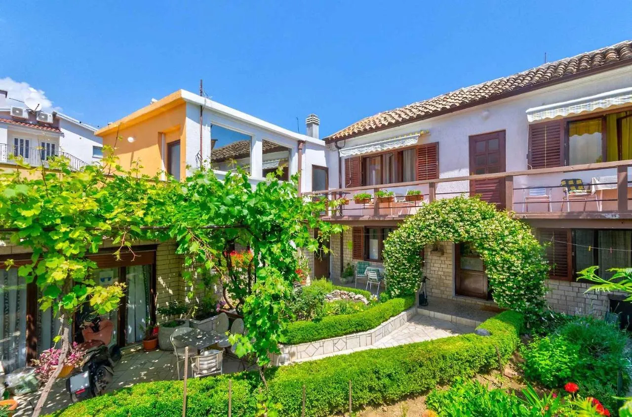 Apartment In Selce 5803