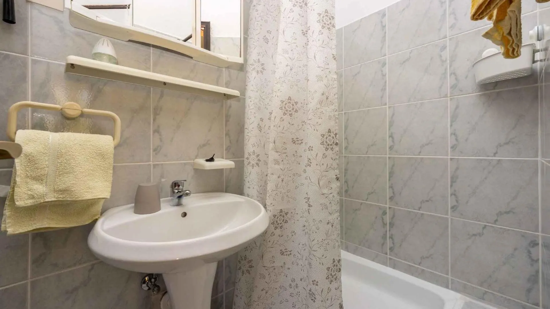 Apartment In Selce 5803