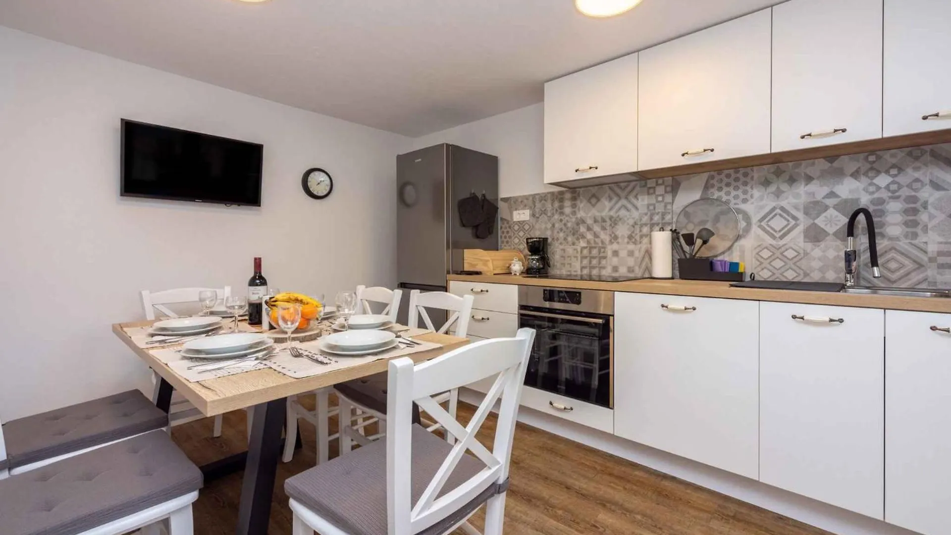 Apartment In Selce 5803