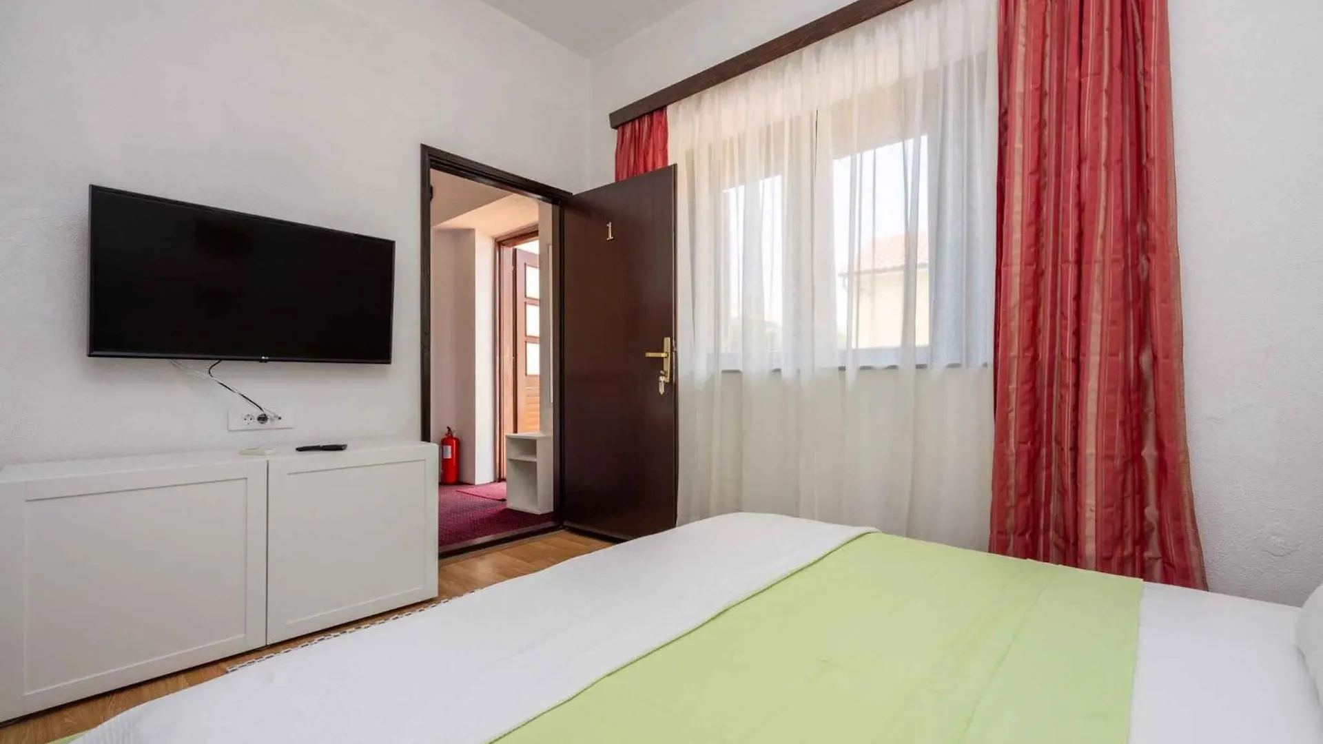 Apartment In Selce 5803