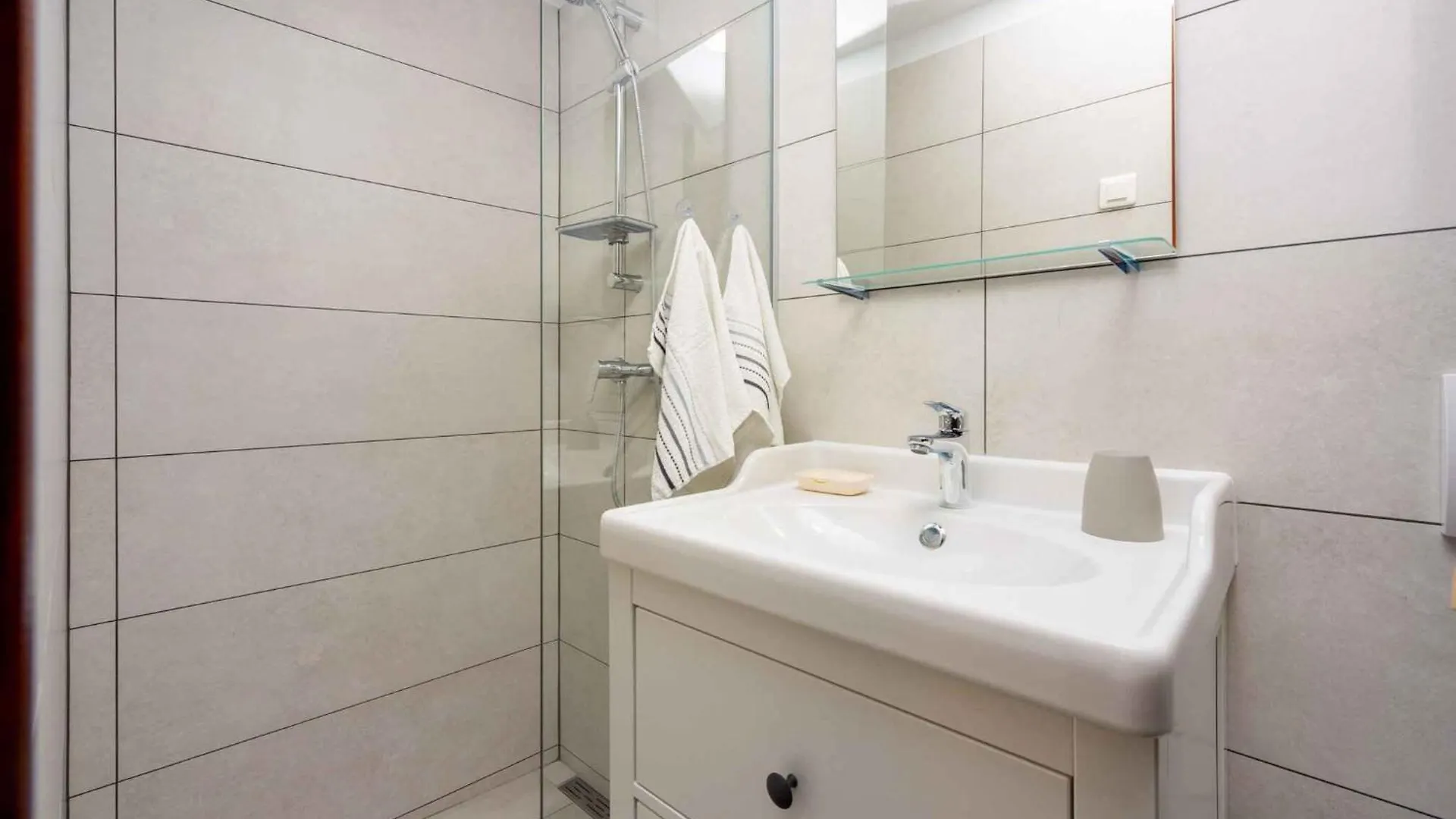 Apartment In Selce 5803