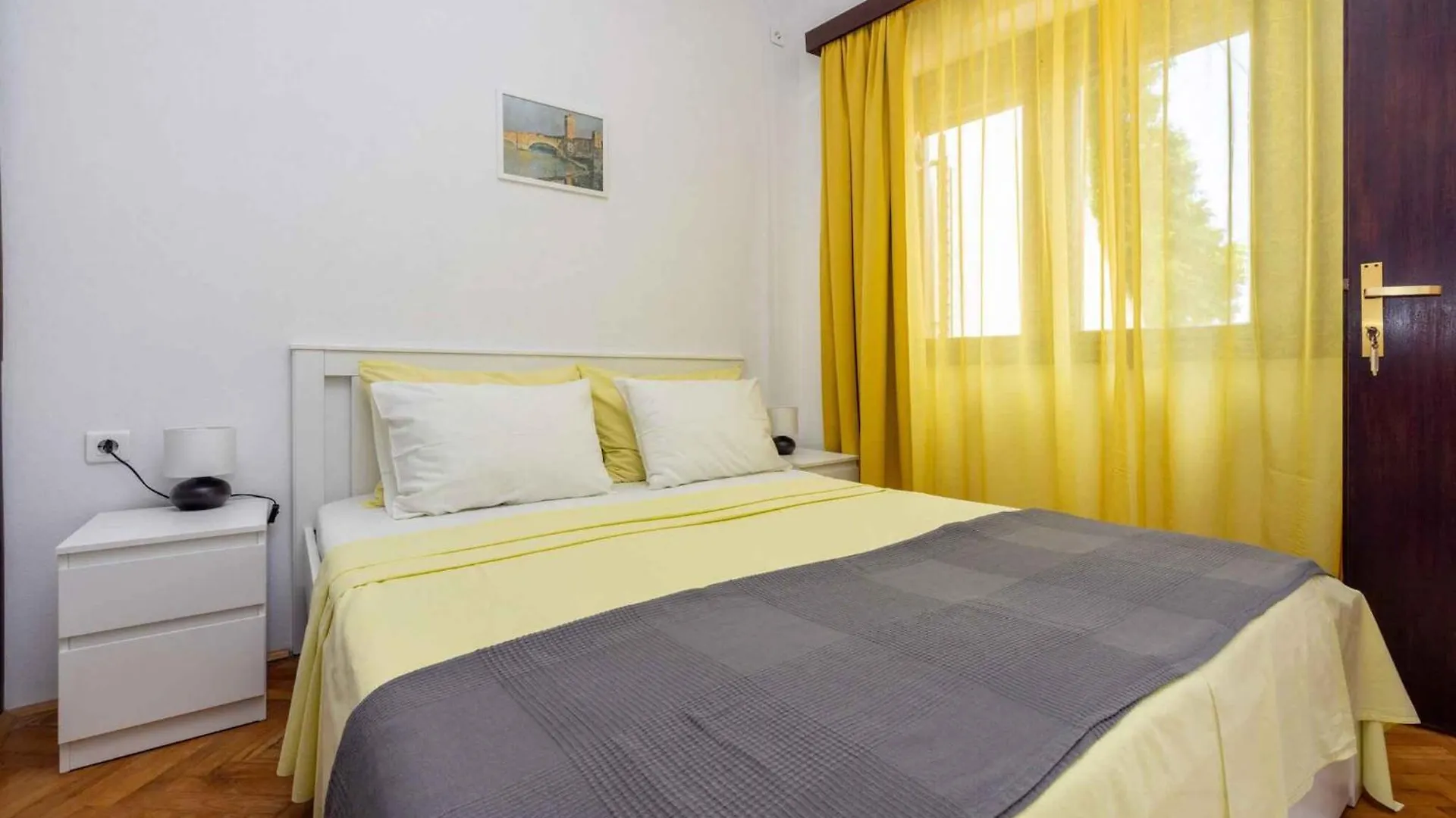 Apartment In Selce 5803