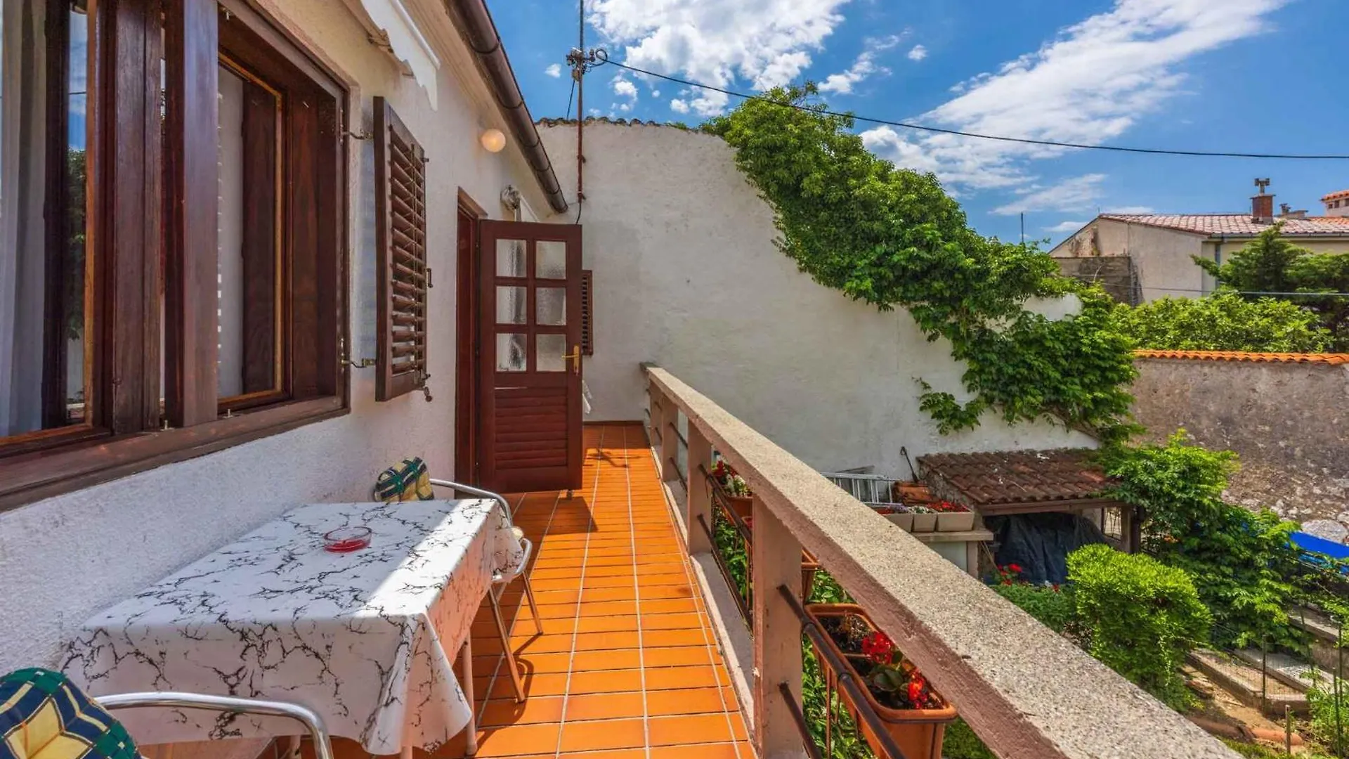 Apartment In Selce 5803