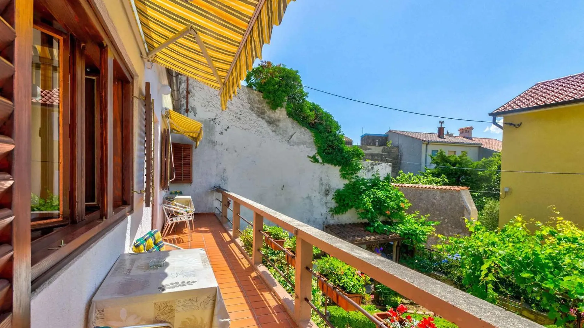Apartment In Selce 5803