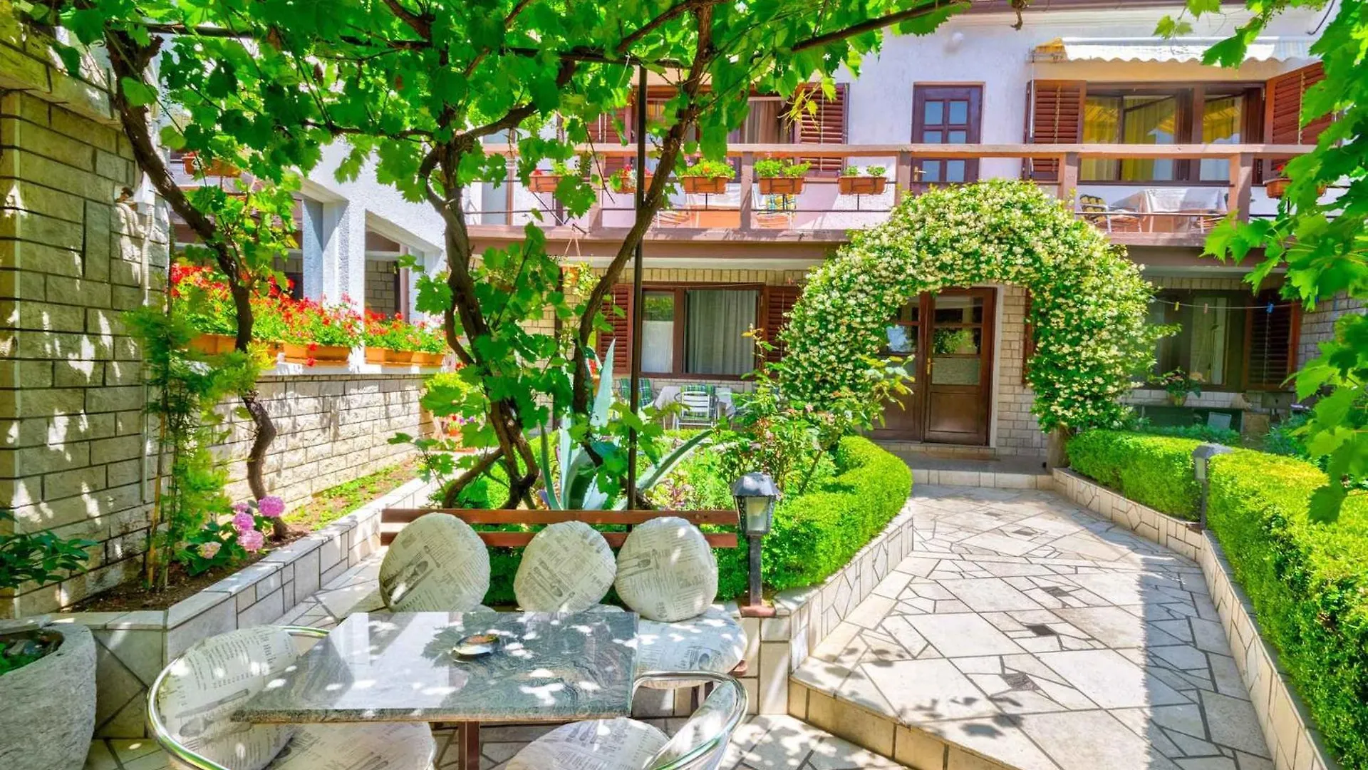 Apartment In Selce 5803