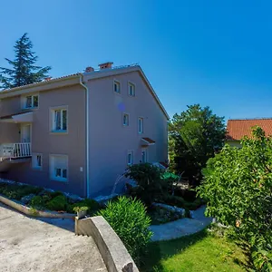 Apartment Robic, Selce