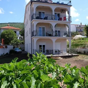 Apartment Mojca, Selce